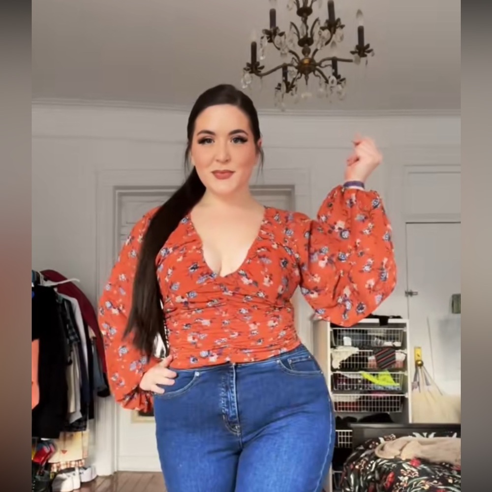 Free People Balloon Sleeve Crop Top!! ⋆˖⁺‧₊☽◯w☾₊‧⁺˖⋆